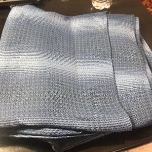 Better Homes & Gardens tablecloth 60 x 102“ made out of 100% polyester